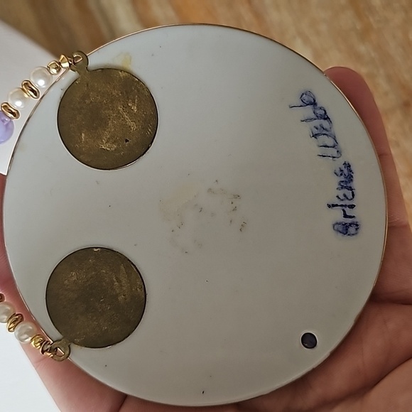 Vintage MOP Signed Arlene Webb Purple Flower Medallion Ceramic Necklace - Picture 3 of 4